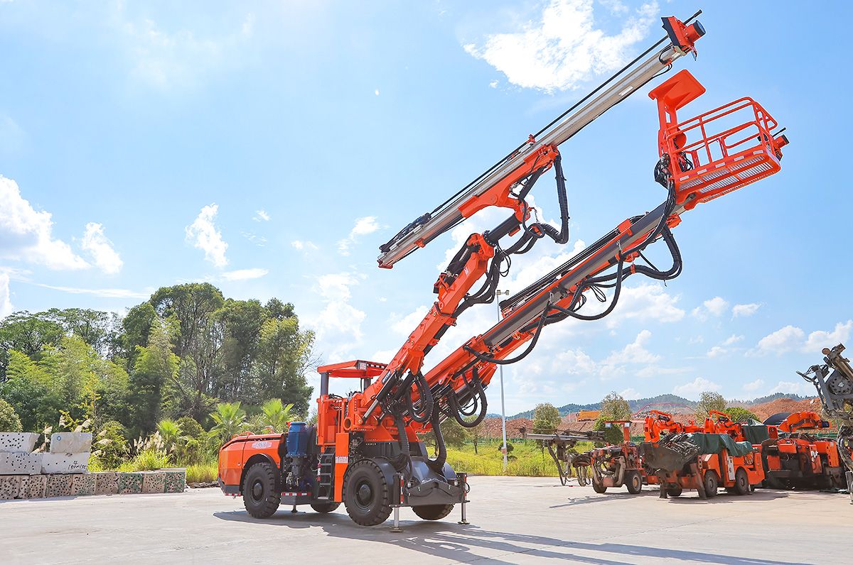 雙臂(液壓)鑿巖臺車