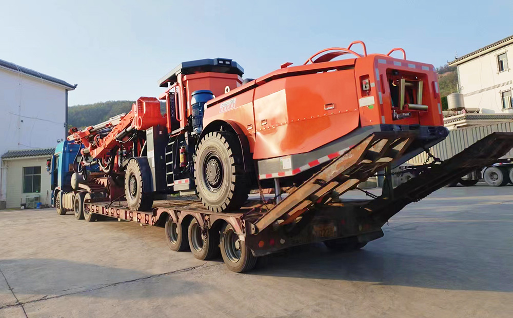 雙臂(液壓)鑿巖臺車